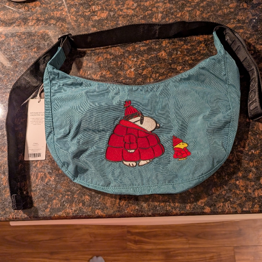 Snoopy medium crescent baggu